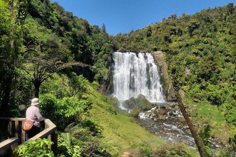 B (121) Marakopa Falls.jpg